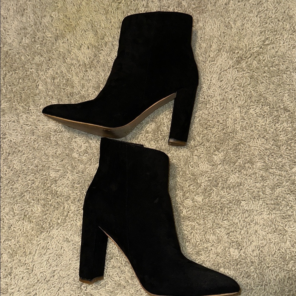 Women’s Ccocci black faux suede booties Size 9